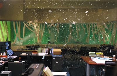 探班现场记者亲历指挥部爆炸戏份。