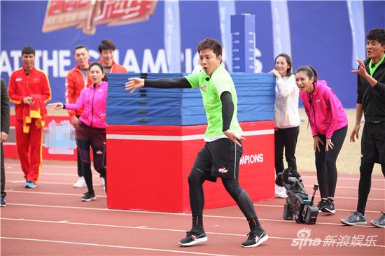 贾乃亮动情舞动