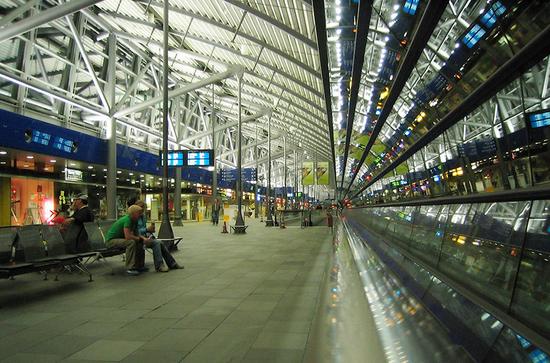 看完《美队3》 竟是想到这个机场看一看|美国队长3|塞巴斯蒂安·斯坦