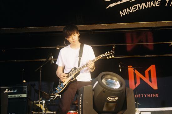 团长兼主音吉他手史丁