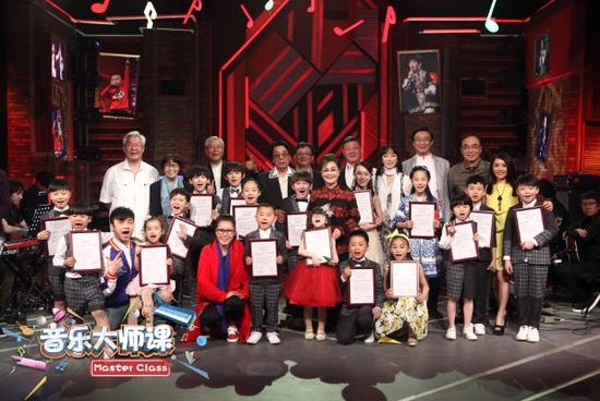 毕业典礼集体大合影