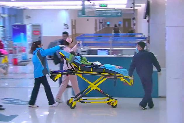 张小妹被紧急送进医院