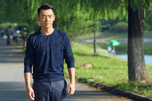 郑恺饰演肖小军