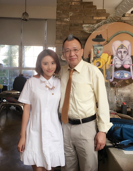 《机器男友》热拍 蔡蝶和机器男友谈恋爱