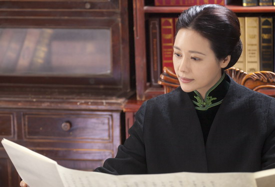 邓英饰演宋庆龄