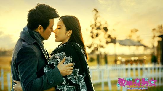 程子欣和方启宏深情拥吻