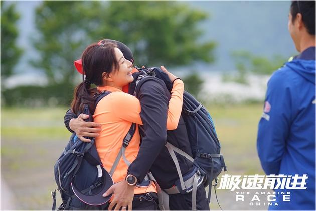 极速3霍启刚脱衣为郭晶晶御寒|极速前进|霍启刚|郭晶晶_新浪娱乐_新浪