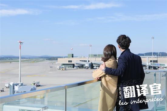 杨幂黄轩背影（机场）