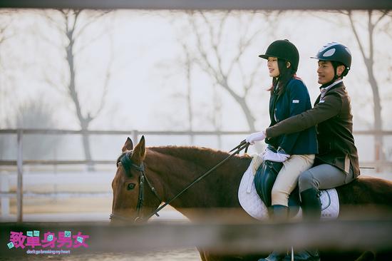 程子欣和张申然甜蜜骑马