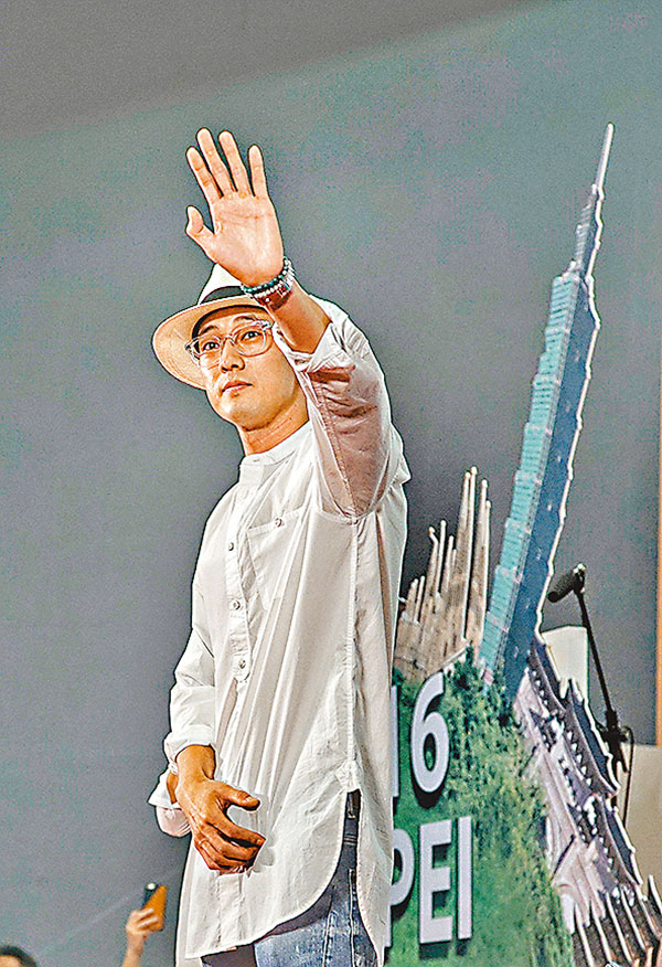 苏志燮现身台北夏季旅展