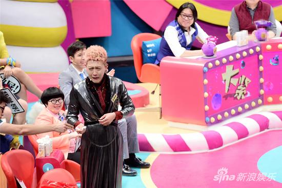 姜思达谈“网恋”落泪