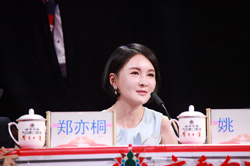 郑亦桐当评委 "毒舌"点评成遗憾 |星光大道|郑亦桐|毒蛇_新浪娱乐