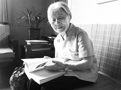 2012年7月摄于三里河寓所 图片由人民出版方提供