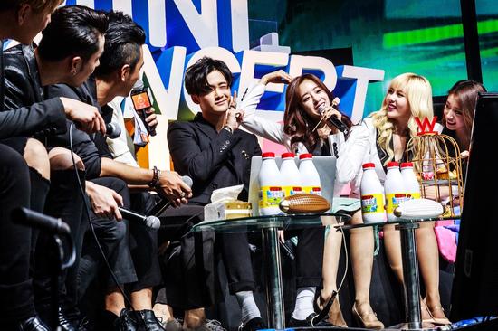 MIC健次与T-ara卖萌