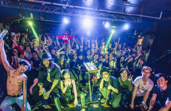 后海大鲨鱼与众歌迷齐聚