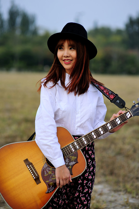 段丽阳《恋爱的触电》首发 造型清新文艺