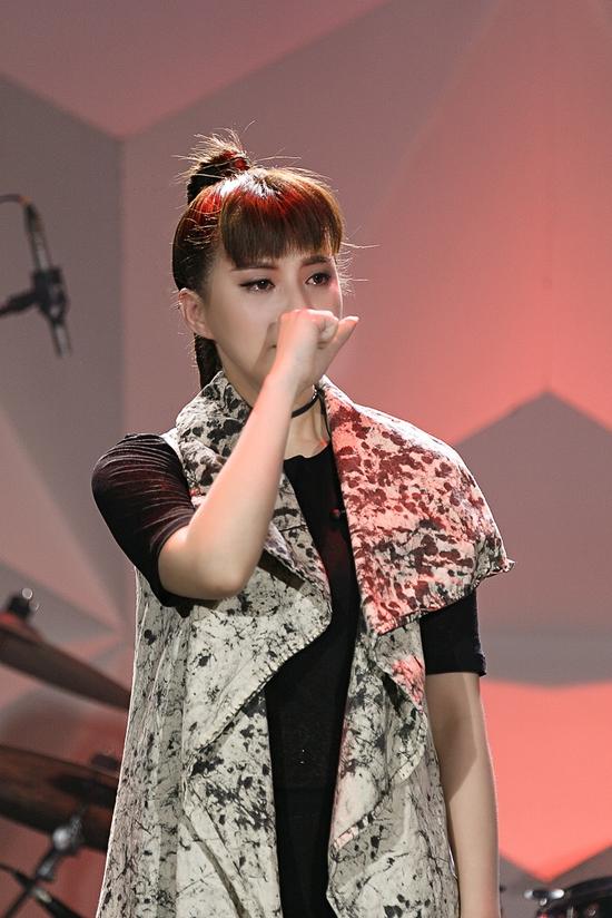 好声音贝贝举行新ep首发会 汪峰现身助阵