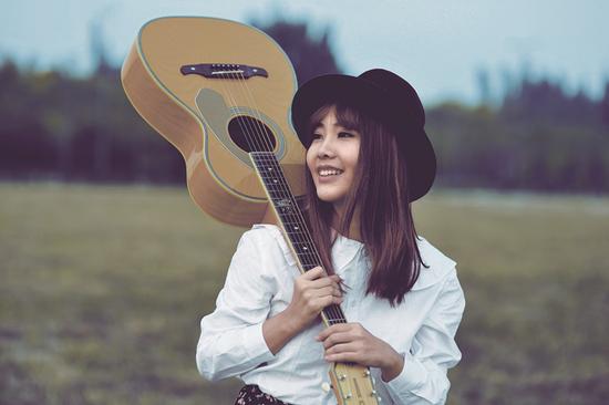 段丽阳《恋爱的触电》首发 造型清新文艺