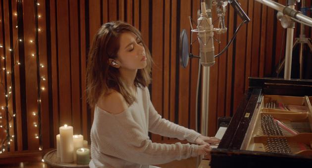 邓紫棋钢琴录音新作上线不断挑战自我