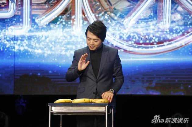 郎朗现场演奏水果钢琴