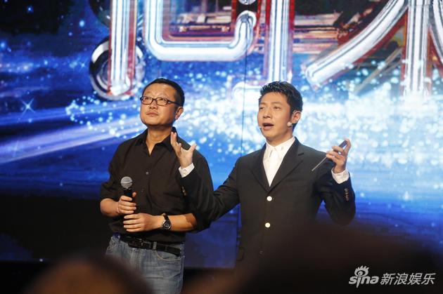 《三体》作者刘慈欣和撒贝宁互动