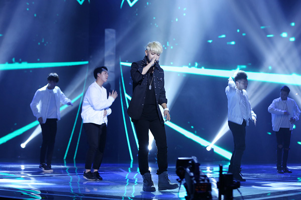 黄子韬演唱《The road》