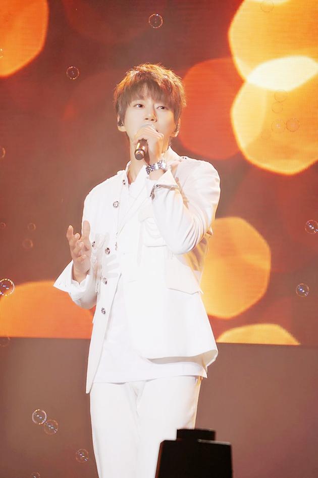 黄致列深情演唱