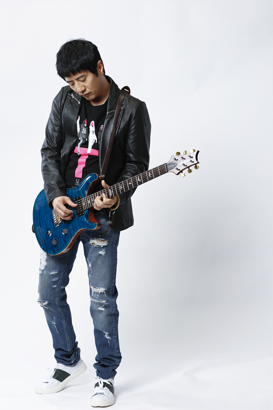 郑钧《热爱》mv将发 诠释摇滚藏獒追梦路