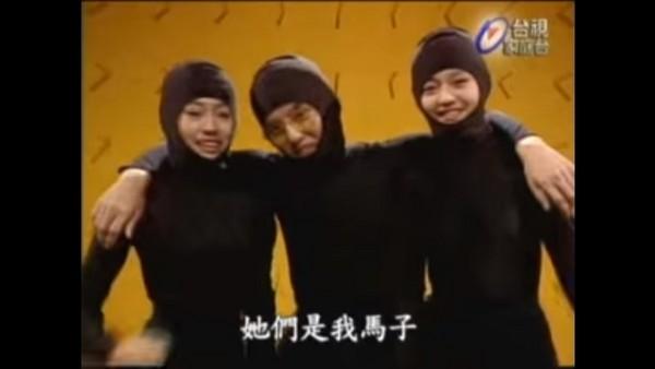 黄子佼晒出与大小S的旧照