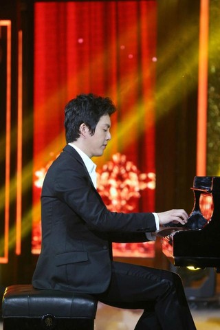 李云迪弹钢琴