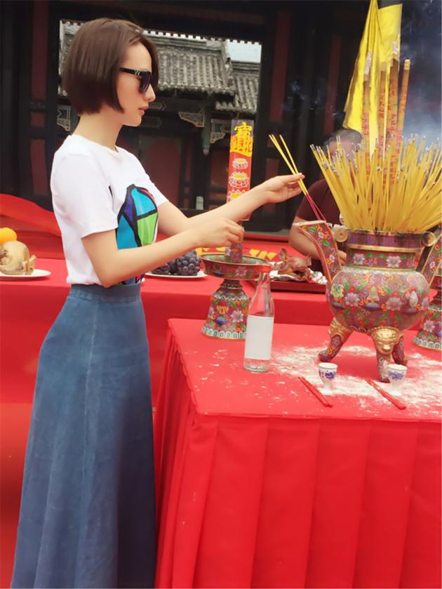 王靖云《花园饭店》开机