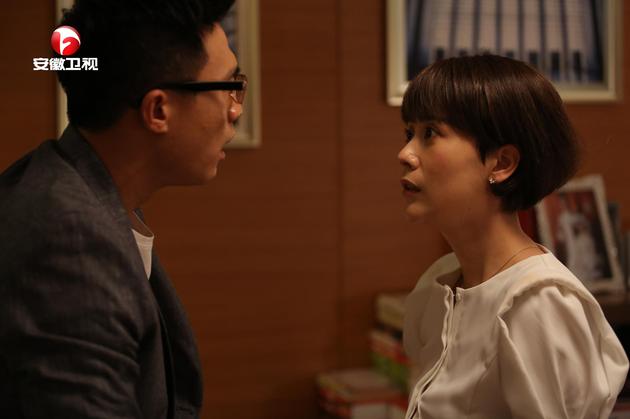 《女不强大天不容》