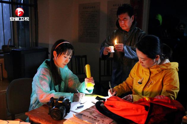 《女不强大天不容》