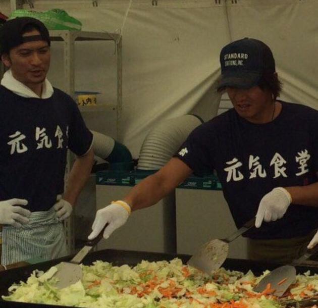 SMAP木村拓哉、TOKIO长濑智也、V6冈田准一与石原制作公司馆博等一起为熊本灾民做饭