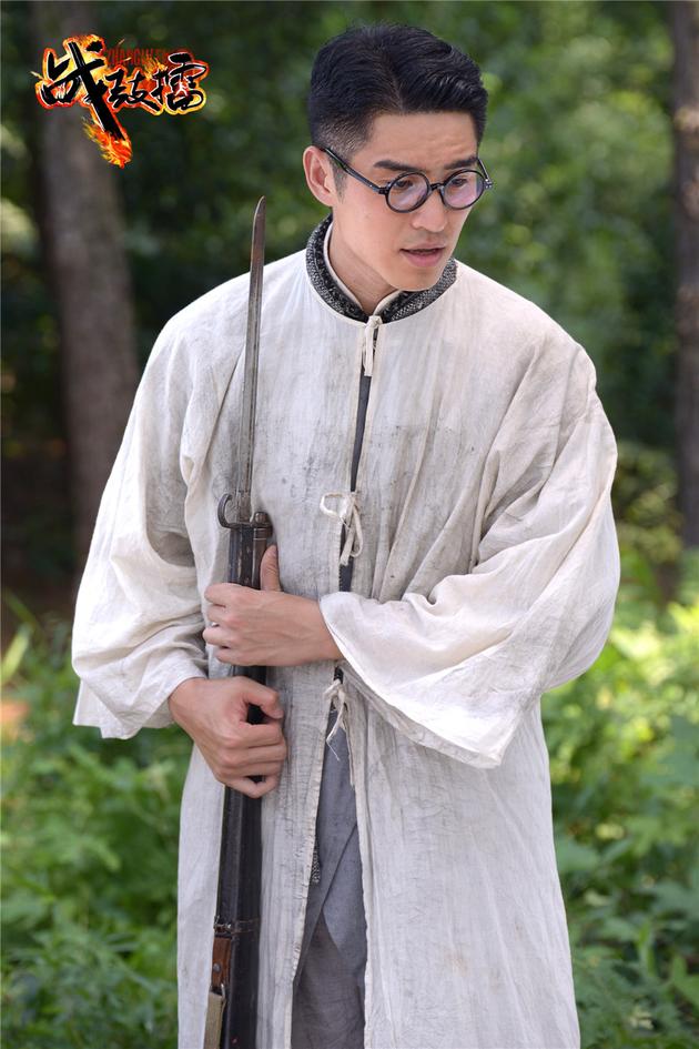 孟召重《战鼓擂》剧照 孟召重《战鼓擂》中饰演八卦传人