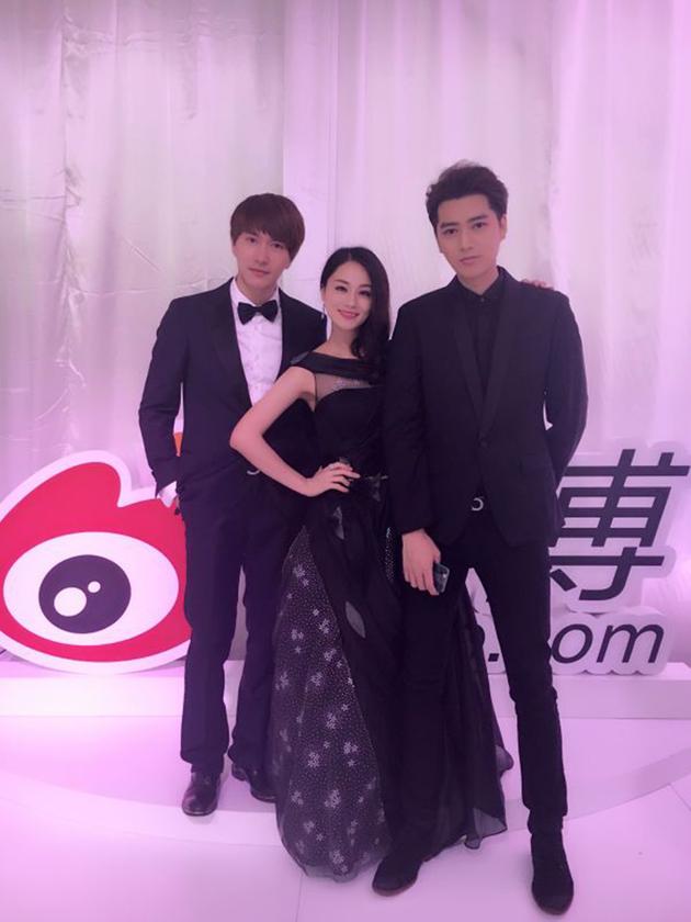 爱在星空下微博电影之夜现最萌身高差