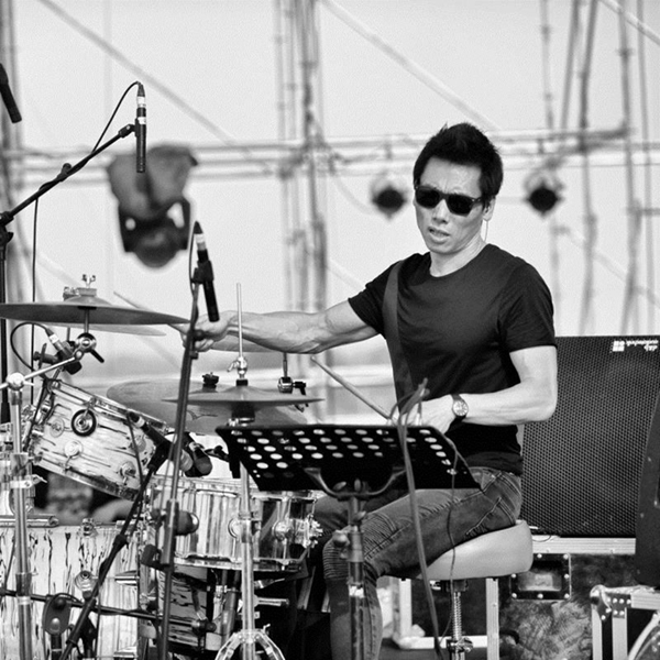 西游乐队鼓手余伟民