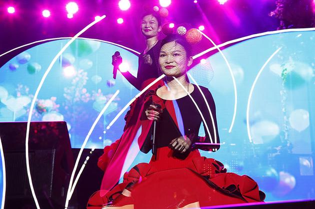 苏运莹演唱会造型