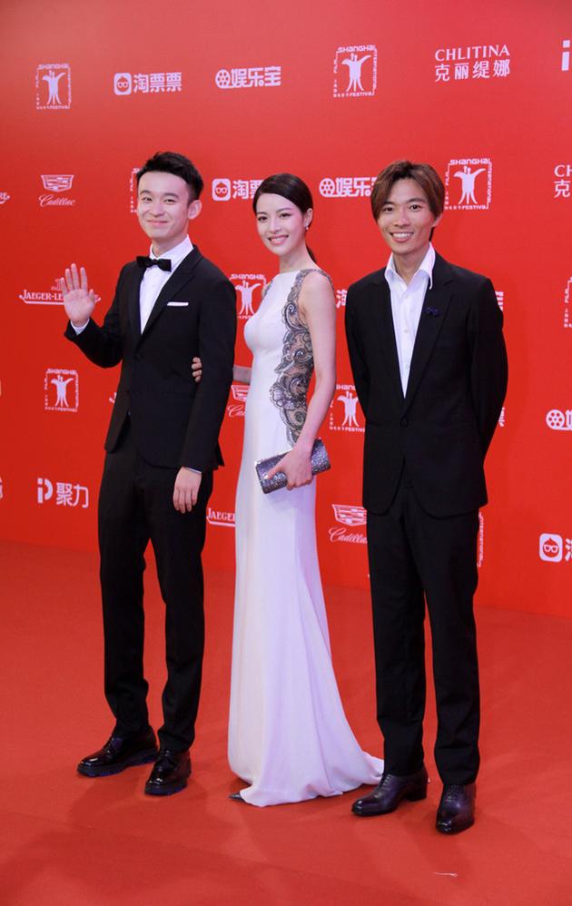 由90后演员董子健,钟楚曦,春夏主演的校园喜剧电影《完全男生手册》