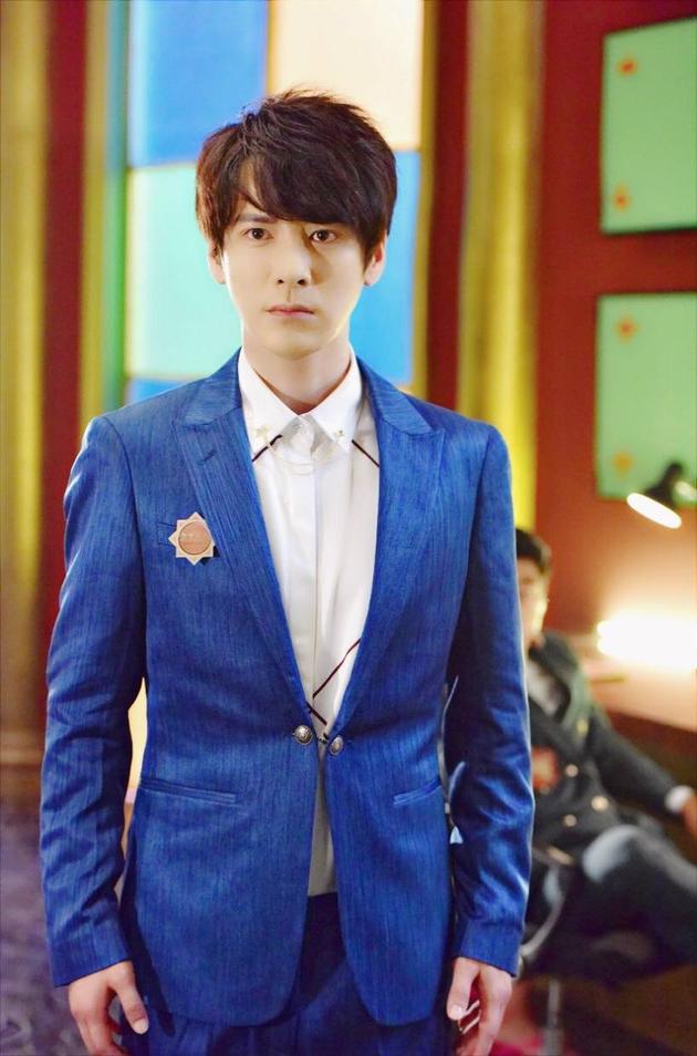 书亚信女神学院精分间谍显反差