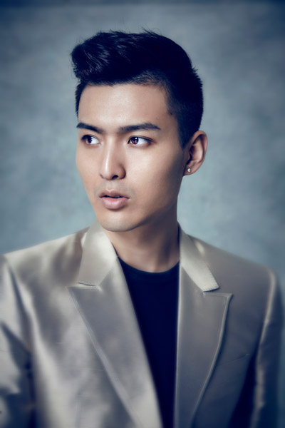 黄永龙鲍蕾出席儿童超模大赛搭档做评委