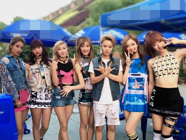 蜜蜂少女队携新曲活力开唱 获丁当鼓励