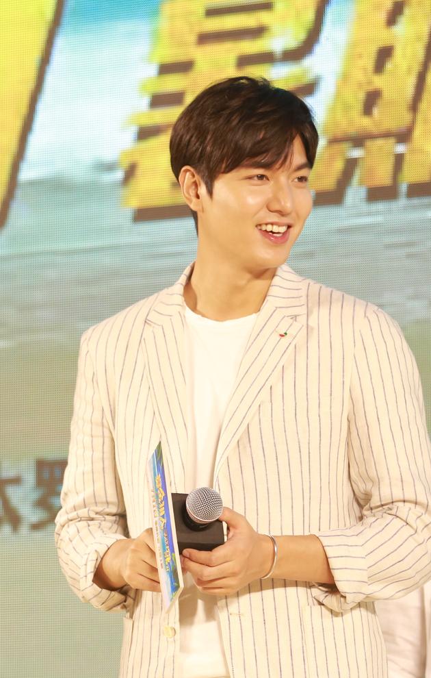 李敏镐在发布会上