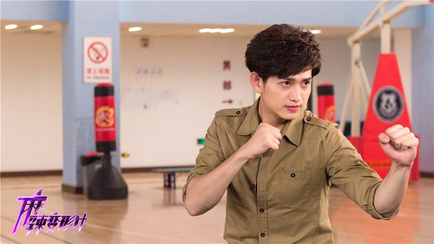 马可饰演梁大巍