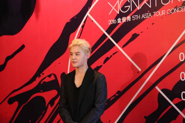 金俊秀被赞可爱显害羞 期待来中国演音乐剧