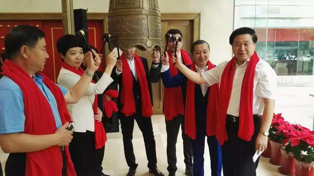 国爱传媒上市敲钟