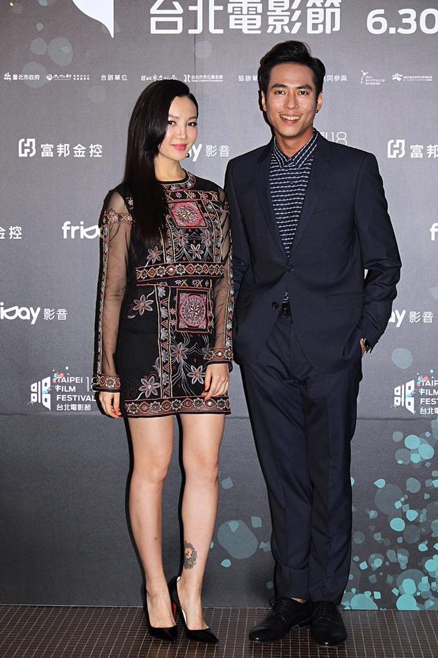 庄凯勋(右)与李杏片中有不少激情戏