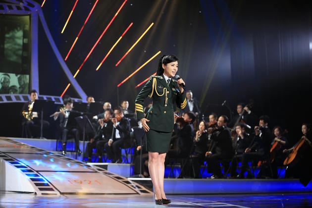 陈思思演唱《英雄赞歌》