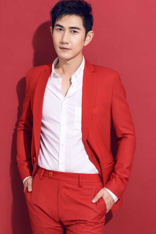 何明翰回归偶像剧 《加油小茉》北京热拍