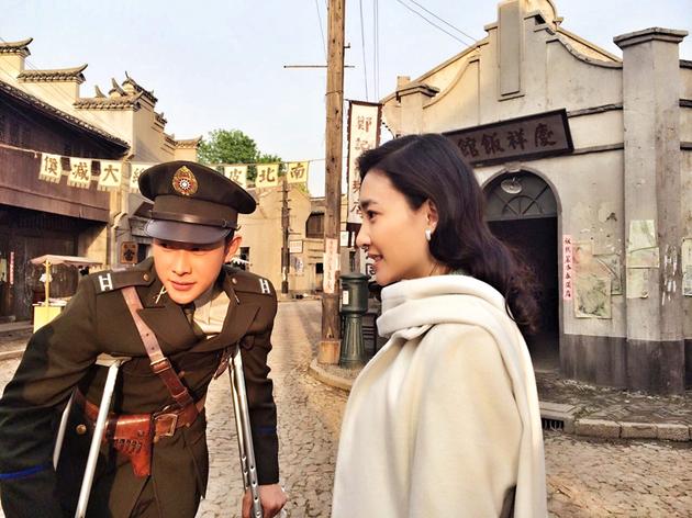 7张 罗晋"巧合性"骨折 新浪娱乐讯 近期的热播电视剧《狭路》中,右换